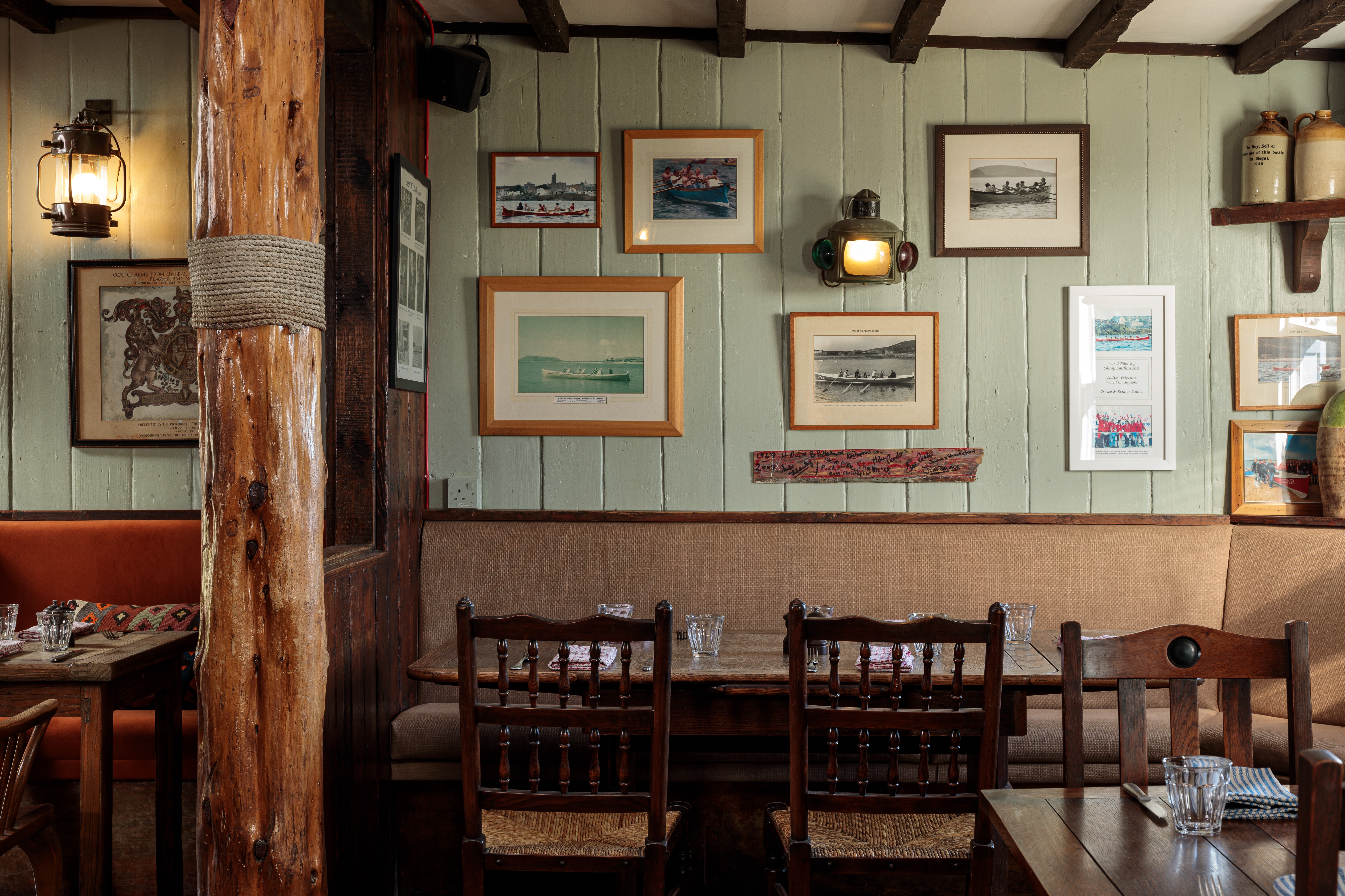 The New Inn Tresco Driftwood Bar 5