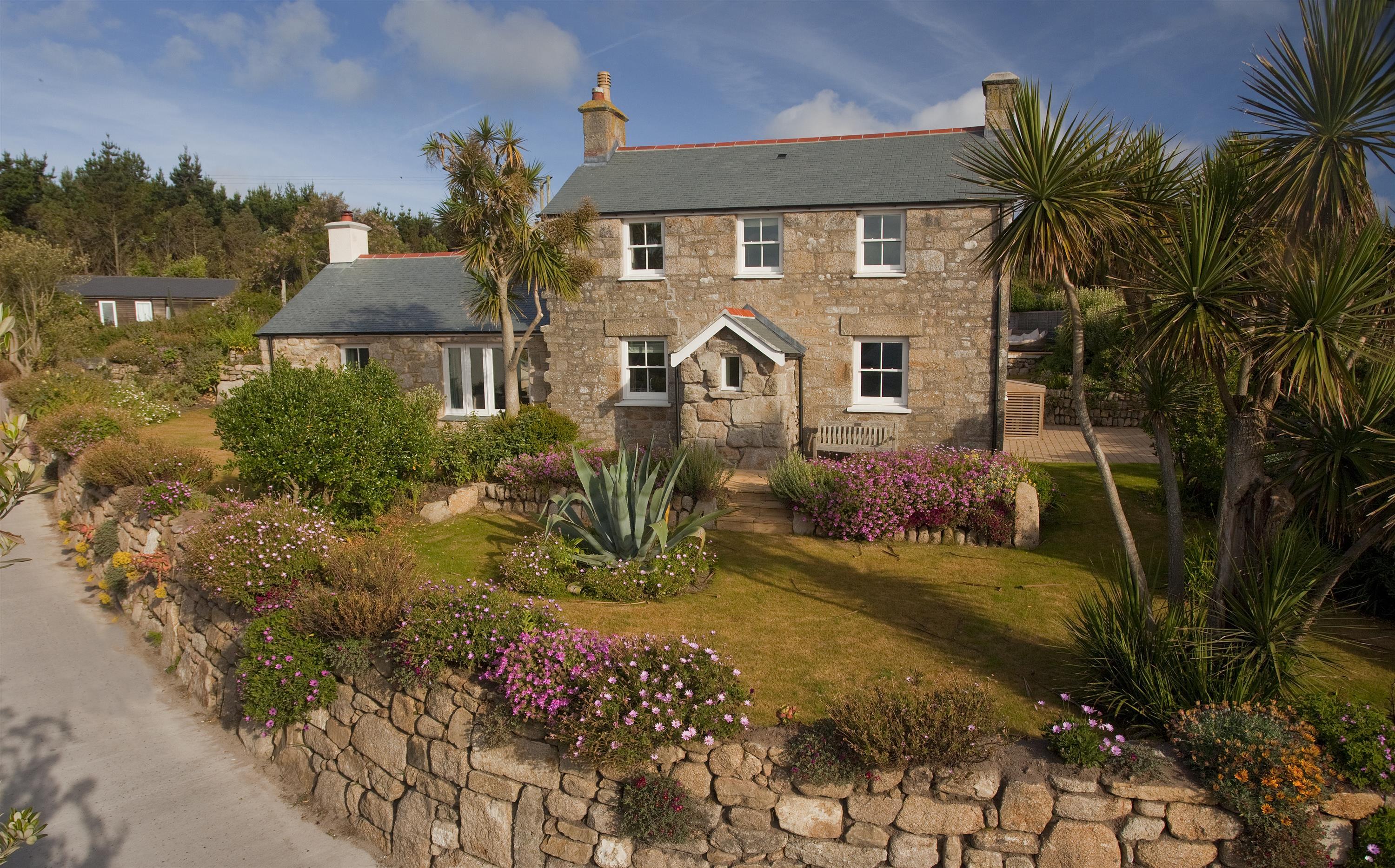 Raven cottage a Custom